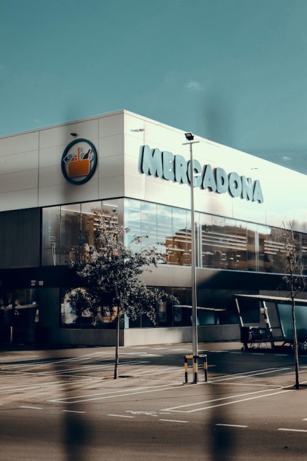 JUAN ROIG ALFONSO: UNO DE LOS MAYORES EMPRESARIOS ESPAÑOLES Y EL ACTUAL PRESIDENTE DE MERCADONA